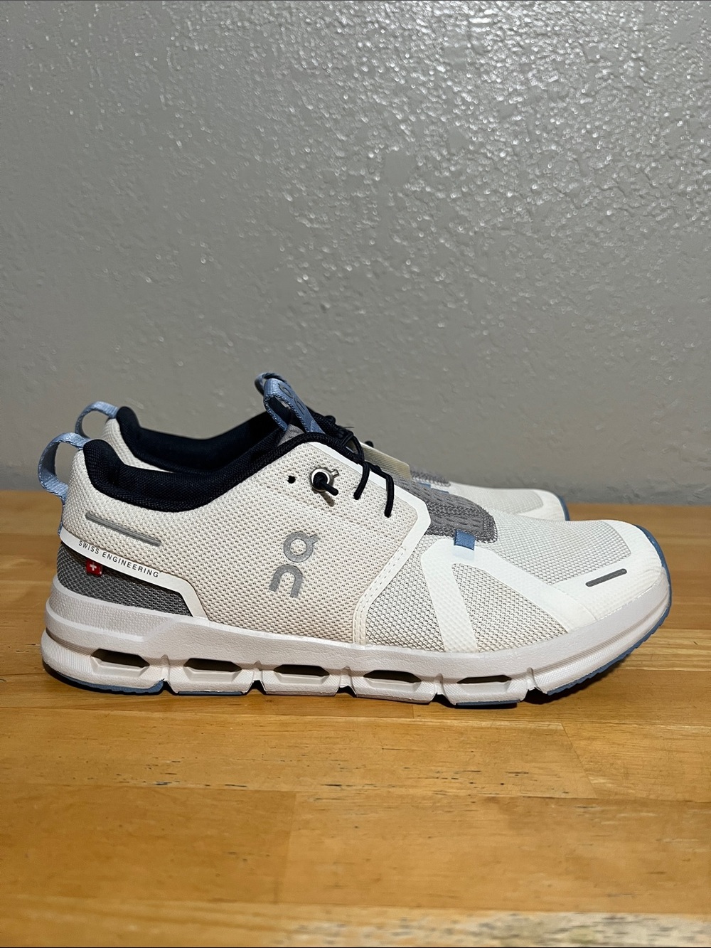 On Cloud 5 Running Shoes Youth US 6 White Gray Blue Fits Women’s 7.5
